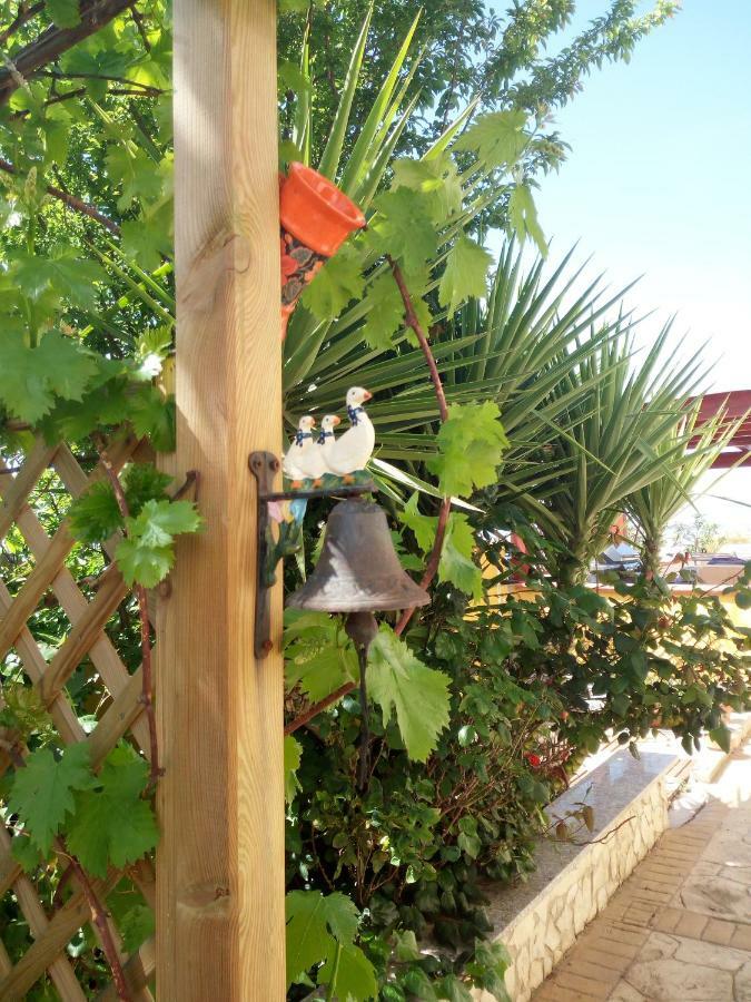 B&B Villa Sul Golfo กวาร์ตู ซานเตเลนา ภายนอก รูปภาพ